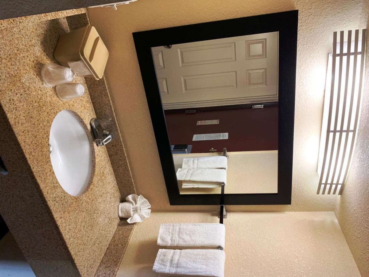 Hotel Red Roof Atlanta - Six Flags 2*