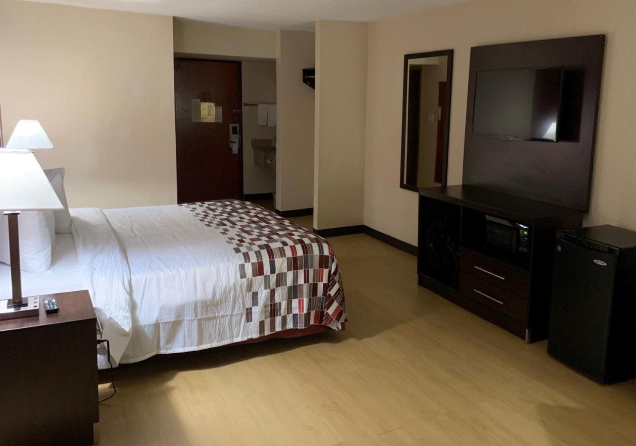 Hotel Red Roof Atlanta - Six Flags 2*